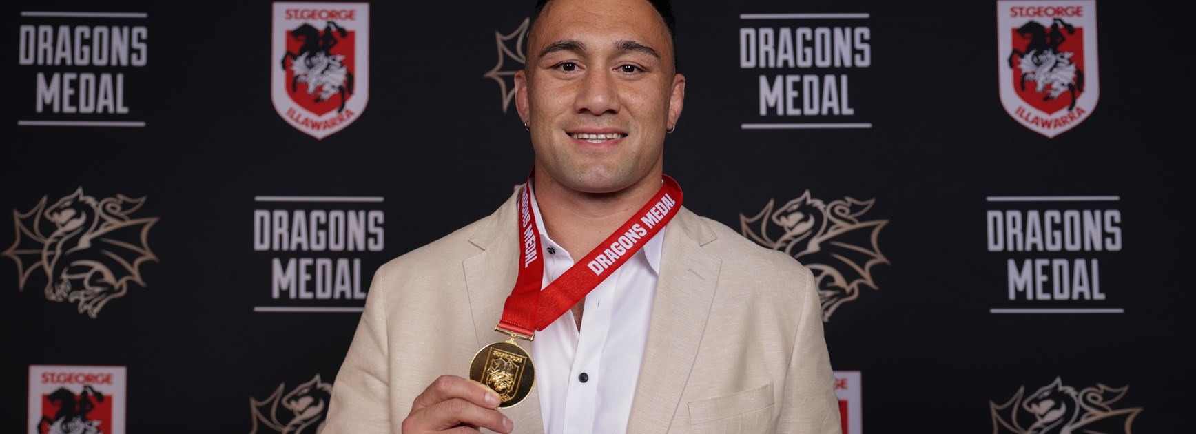 Su'A takes home Dragons Medal crown